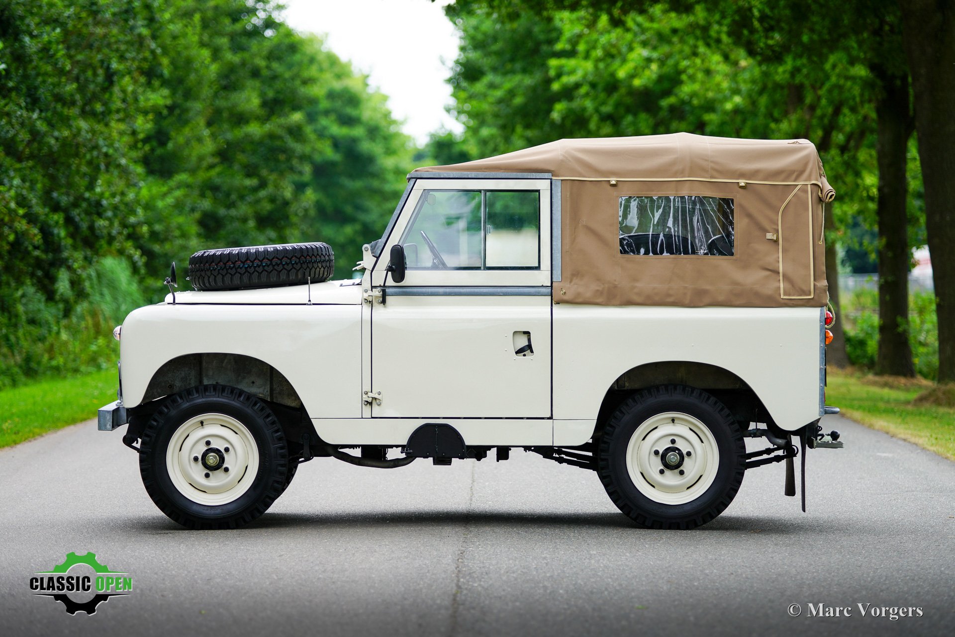 Land Rover 88 Series 2 Soft-Top
