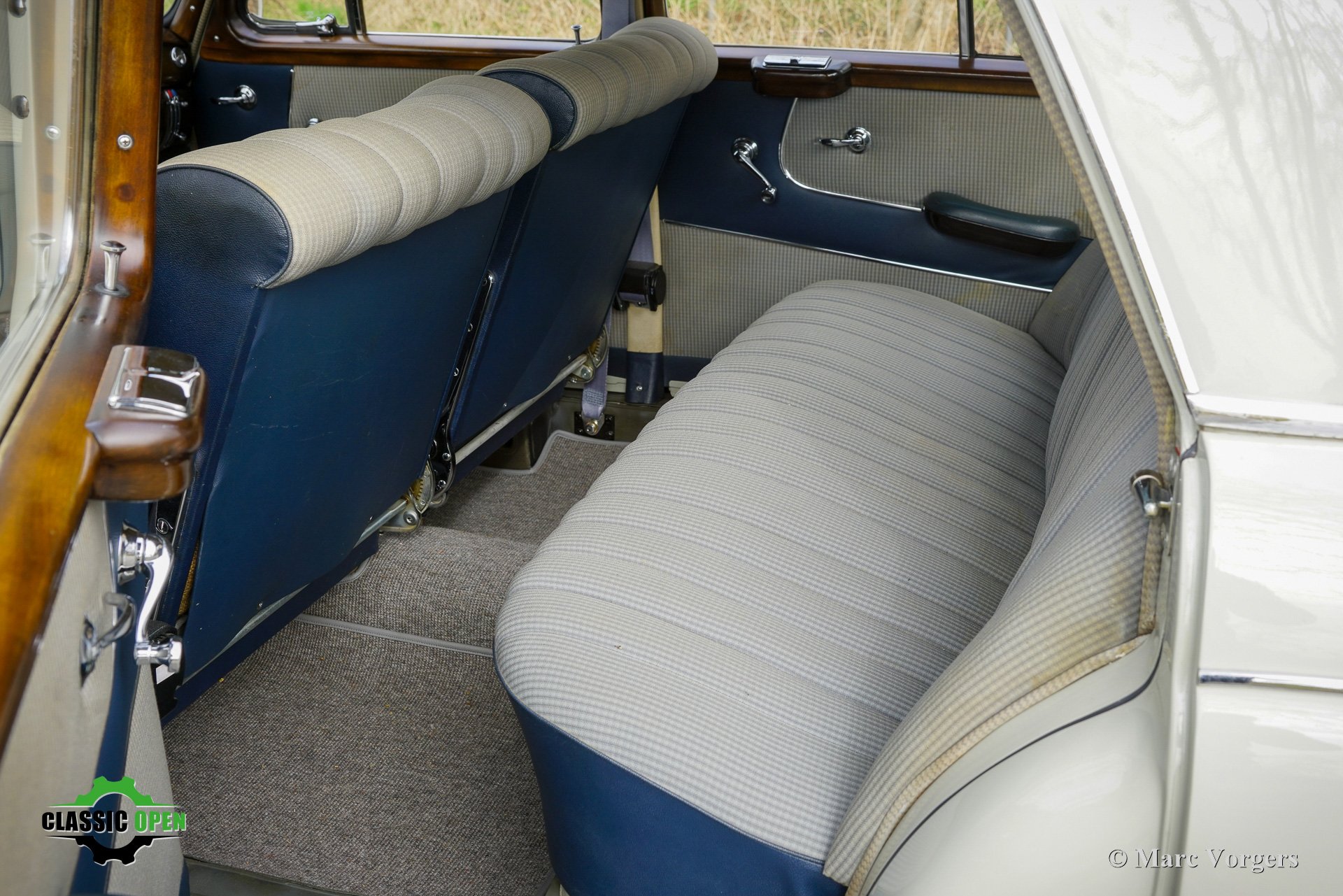 Mercedes Benz 220S Stuurbekrachtiging