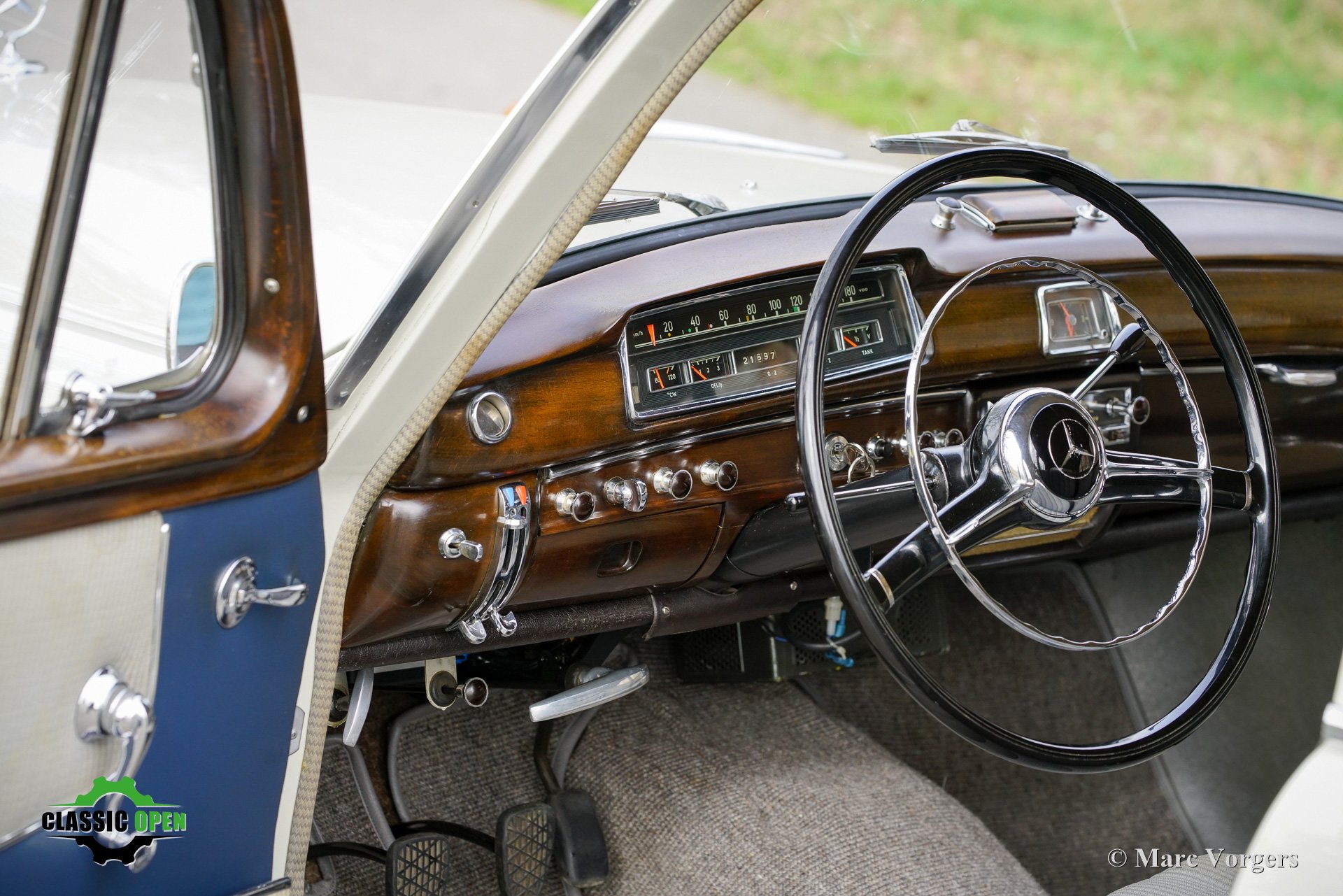 Mercedes Benz 220S Stuurbekrachtiging