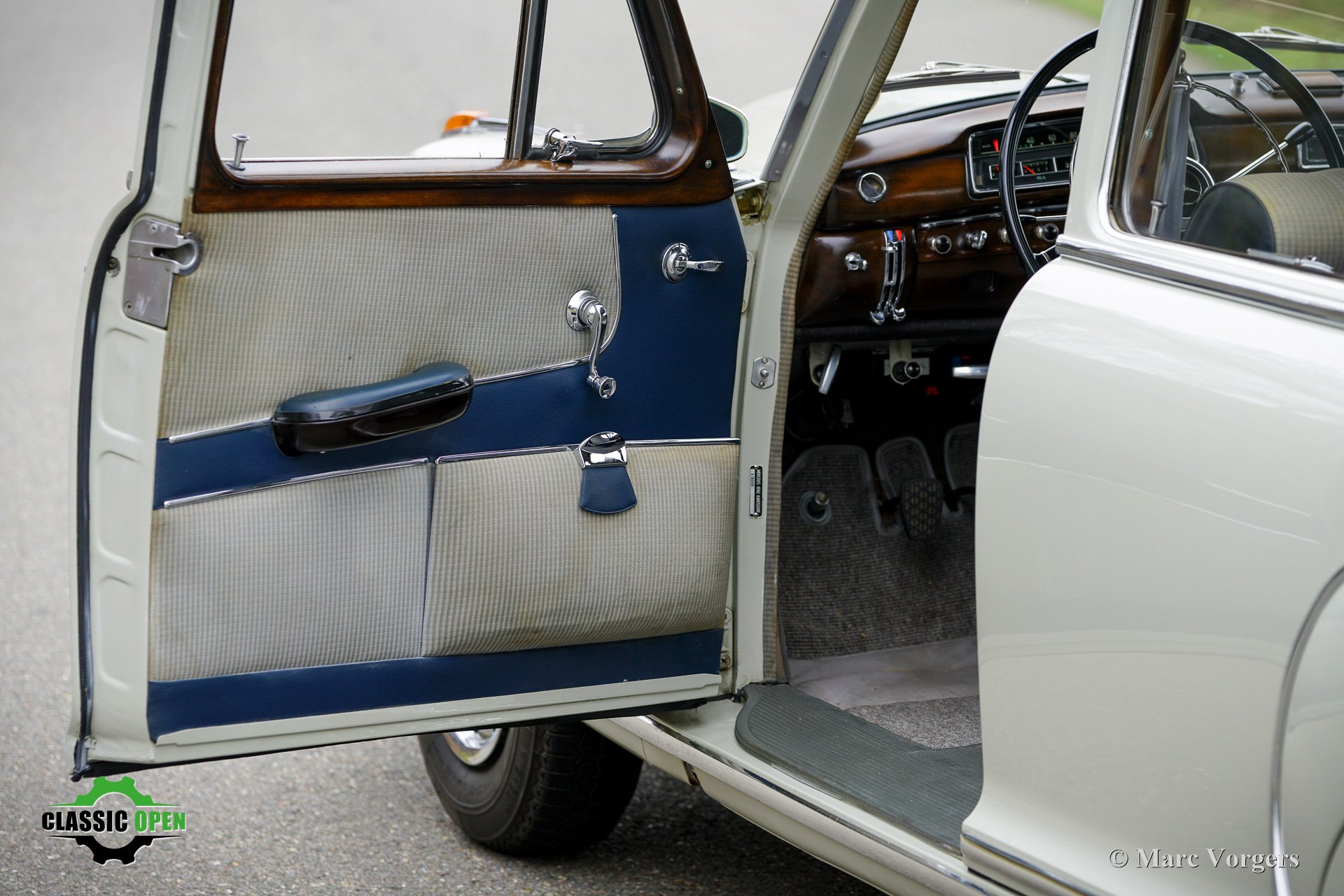 Mercedes Benz 220S Stuurbekrachtiging