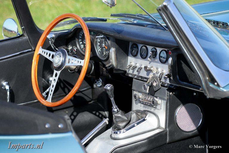 28+Jaguar+E-type+interieur.JPG