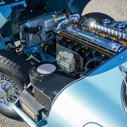 33-jaguar-e-type-motor.jpg